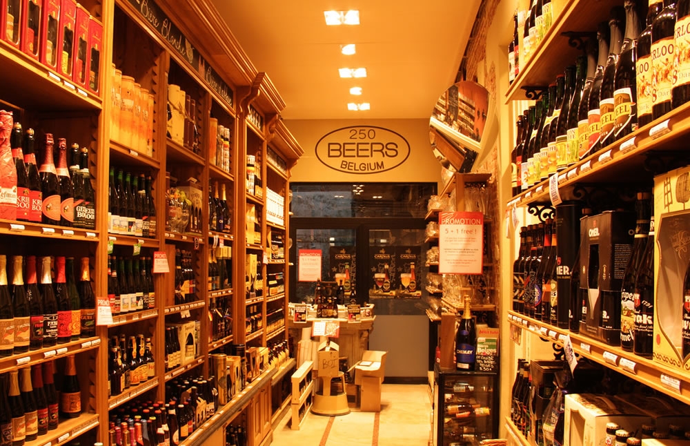 В Бельгии производится более 800 сортов пива! Среднестатистичный бельгиец выпивает в год более 150 литров пива! Первая пивная академия в мире была открыта в 1999 году в городе Херк де Стад в провинции Лимбург!