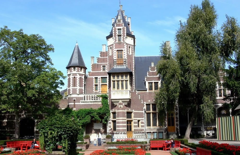 В 1843 году в Антверпене образовалось Королевское Зоологическое Сообщество(KDMA) и 21 июня был открыт антверпенский зоопарк