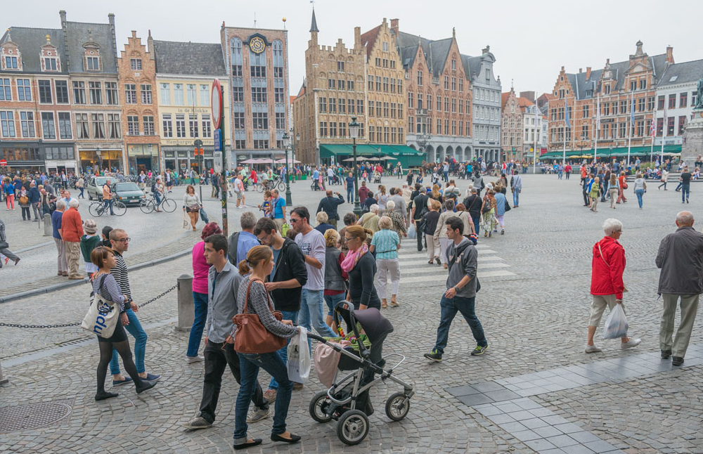  Отсутствие денег помешало перестройке городских кварталов, и они оказались своеобразной «капсулой времени». Современные жители и многочисленные туристы должны быть благодарны судьбе за такой необычный дар – целый город, застывший во времени и сохранивший на века эпоху бурного развития торговли.